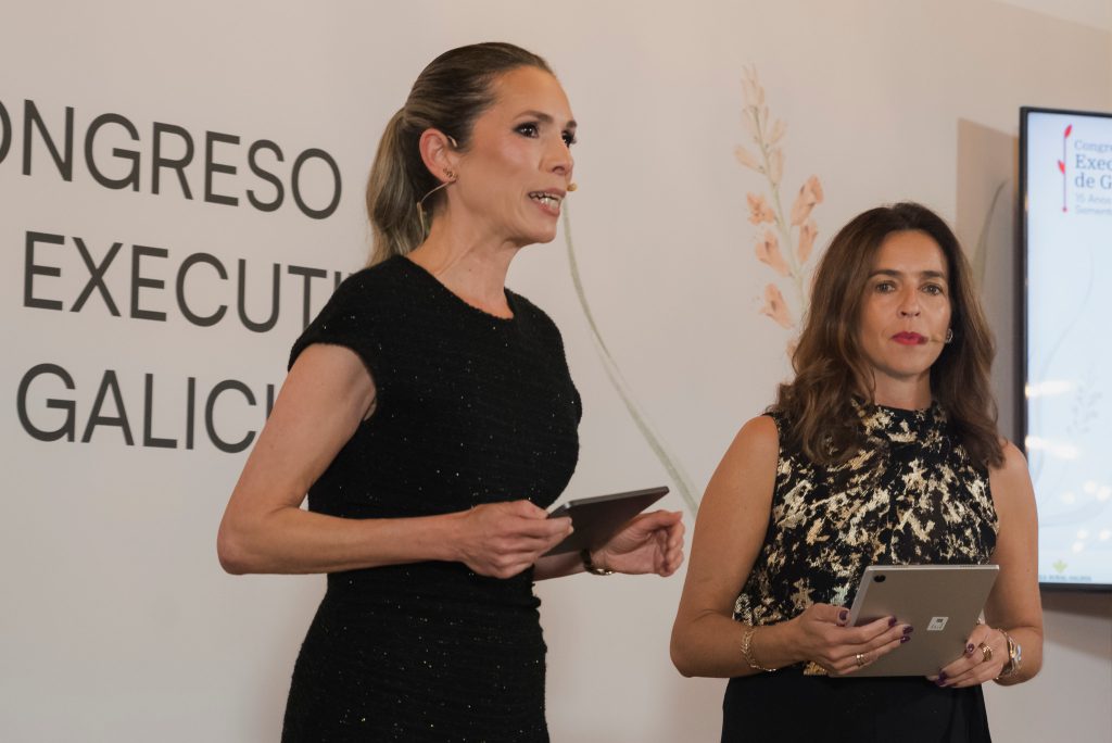Mónica Martínez y Sara Castellanos con Executivas de Galicia. / Diana Fajardo