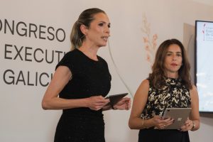 Mónica Martínez y Sara Castellanos con Executivas de Galicia. / Diana Fajardo